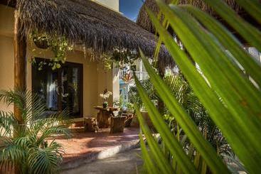 هتل Moon Dreams Villas El Jardin