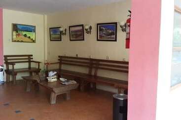 مبيت وإفطار Centro Bajo Hotel & Resto