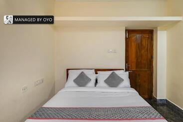 בית מלון כפרי Alps Residency