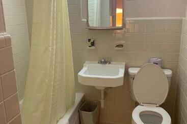 בית מלון כפרי Towne Inn