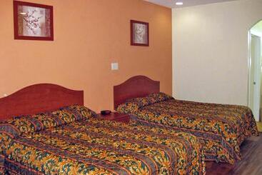 모텔 Relax Inn & Suites