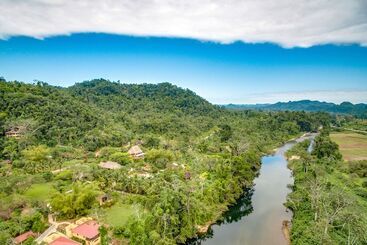 אתר נופש Sleeping Giant Rainforest Lodge