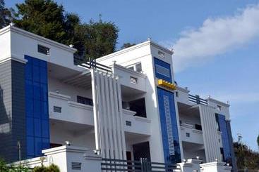 هتل Pine Hill Suites