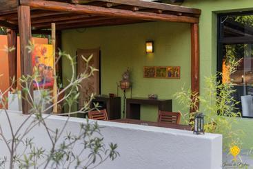 هتل Postales Green Aparts   Chacras De Coria