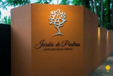 هتل Postales Green Aparts   Chacras De Coria
