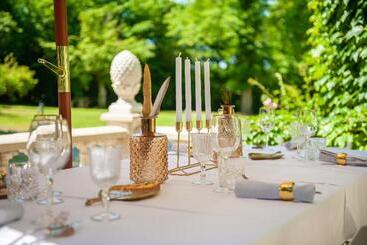 مبيت وإفطار Chateau Des Ayes   Chambres & Suites