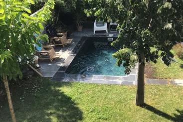 تختخواب و صبحانه Maison D Hôtes "l Atelier"