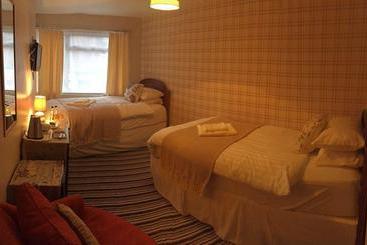 تختخواب و صبحانه Keeru S Guest House