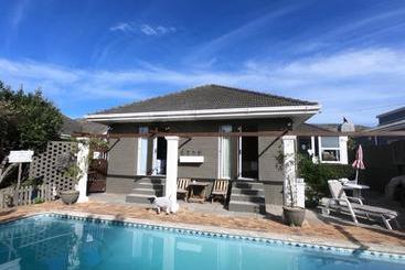 مبيت وإفطار Leo's Den