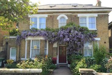 Bed and Breakfast St. James's Guest House