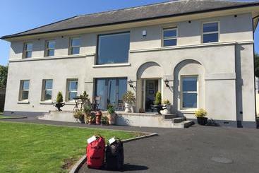 مبيت وإفطار Water S Edge Glenarm Self Catering Apartments