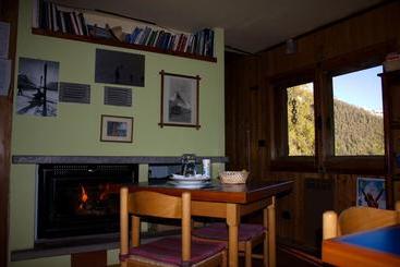 Rifugio Alpino L Ermitage  Hostel
