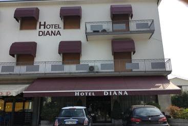 Отель Albergo Diana