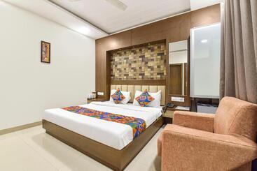 Fabhotel King Palace