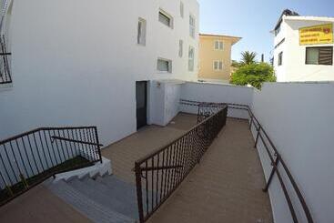 ホテル The Blue Corner Apartments