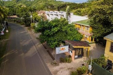 تختخواب و صبحانه Laura S House