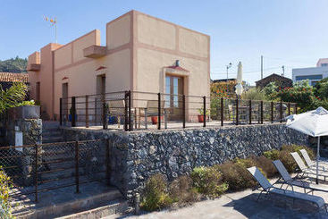 Casa Erques I Y Ii