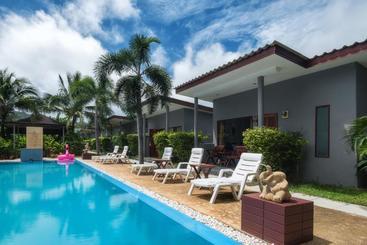 酒店 Again At Naiharn Beach Resort