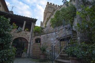 Отель Castello Di Proceno Albergo Diffuso In Dimora D'epoca