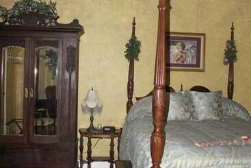 Robins Nest Bed & Breakfast