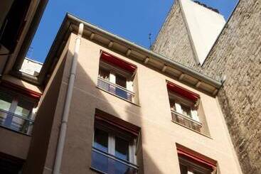 هاستل Auberge Internationale Des Jeunes