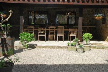 تختخواب و صبحانه La Maison Au Puits