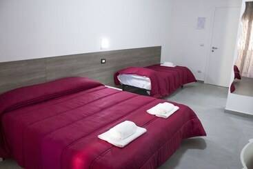 פונדק Tiburtina Royal Suites