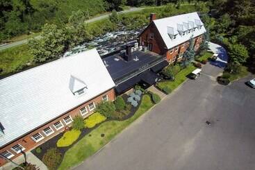 Отель Historic Tapoco Lodge