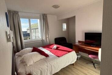 هتل Hôtel Restaurant Les Oceanides