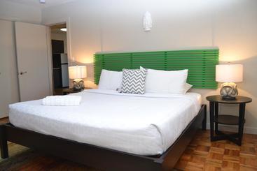 هتل Lush Royale a North Beach Village Resort - Gay Men Only
