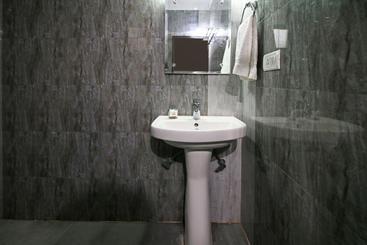 هتل Oyo 5540 Etiler