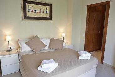 Отель Alguera Apartments Sant Andreu