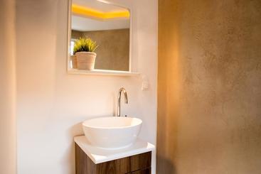 هتل Midtown Hostel