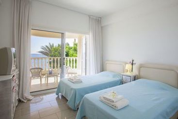 Sunset Beachfront Villa Meneou