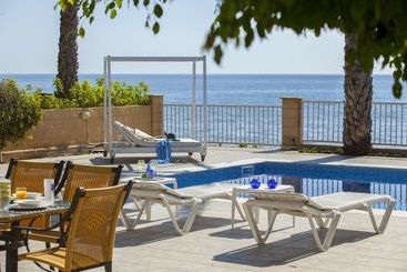 Sunset Beachfront Villa Meneou