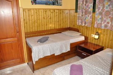 Red Star Surf   Hostel