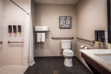 酒店 Best Western Plus Bay City Inn & Suites