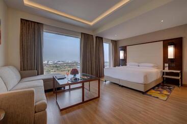 호텔 Courtyard By Marriott Surat