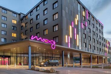 هتل Moxy London Heathrow Airport