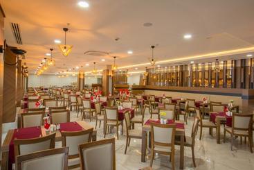 هتل Side Aquamarin Resort & Spa