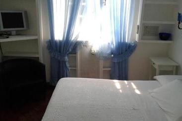 تختخواب و صبحانه Accomodation Roma Imperiale