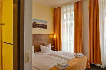 ホテル Little Paris