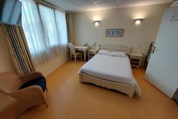 Logis Hotels Le Relais Des Deux Vallées Hôtel Et Restaurant