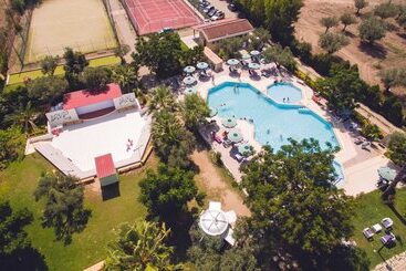 هتل Villaggio Borgo Degli Ulivi