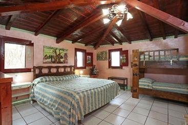 هتل Country House Fam Polucci Cave