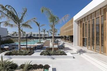 هتل D Andrea Lagoon All Suites   Adults Only