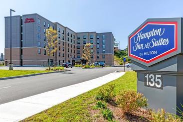 هتل Hampton Inn & Suites Boston/waltham