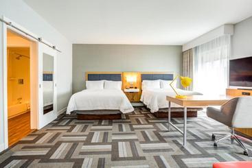 هتل Hampton Inn & Suites Boston/waltham