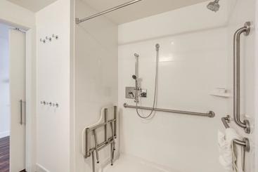 هتل Hampton Inn & Suites Boston/waltham