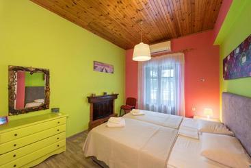 هتل Helena Apartments & Villas